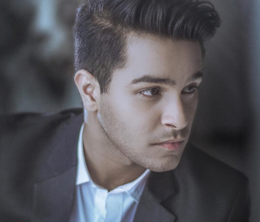 Azim Azhar Bio, Height, Weight, Salary, Family& Relationship, Net worth ...