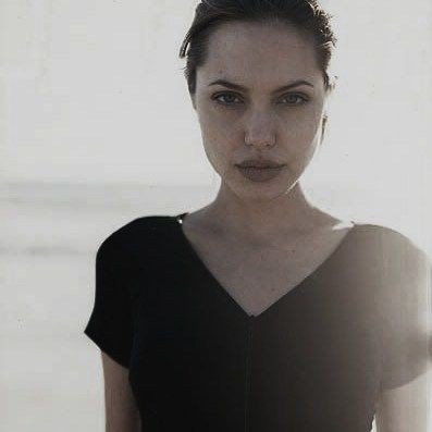 Angelina Jolie practices Buddhism